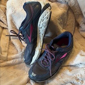 Brooks Women's Running Shoes - Black and Pink